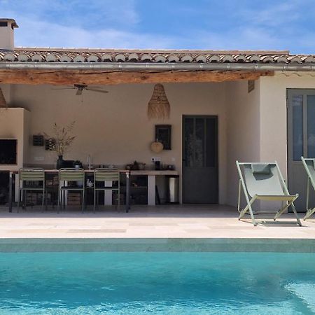 Appartement Dans Un Mas Provencal Renove Saint-Hilaire-d'Ozilhan Exterior photo